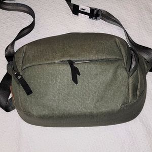 PEAK DESIGN 5L Cross body Sling bag /waist bag Light Olive color. NWOT